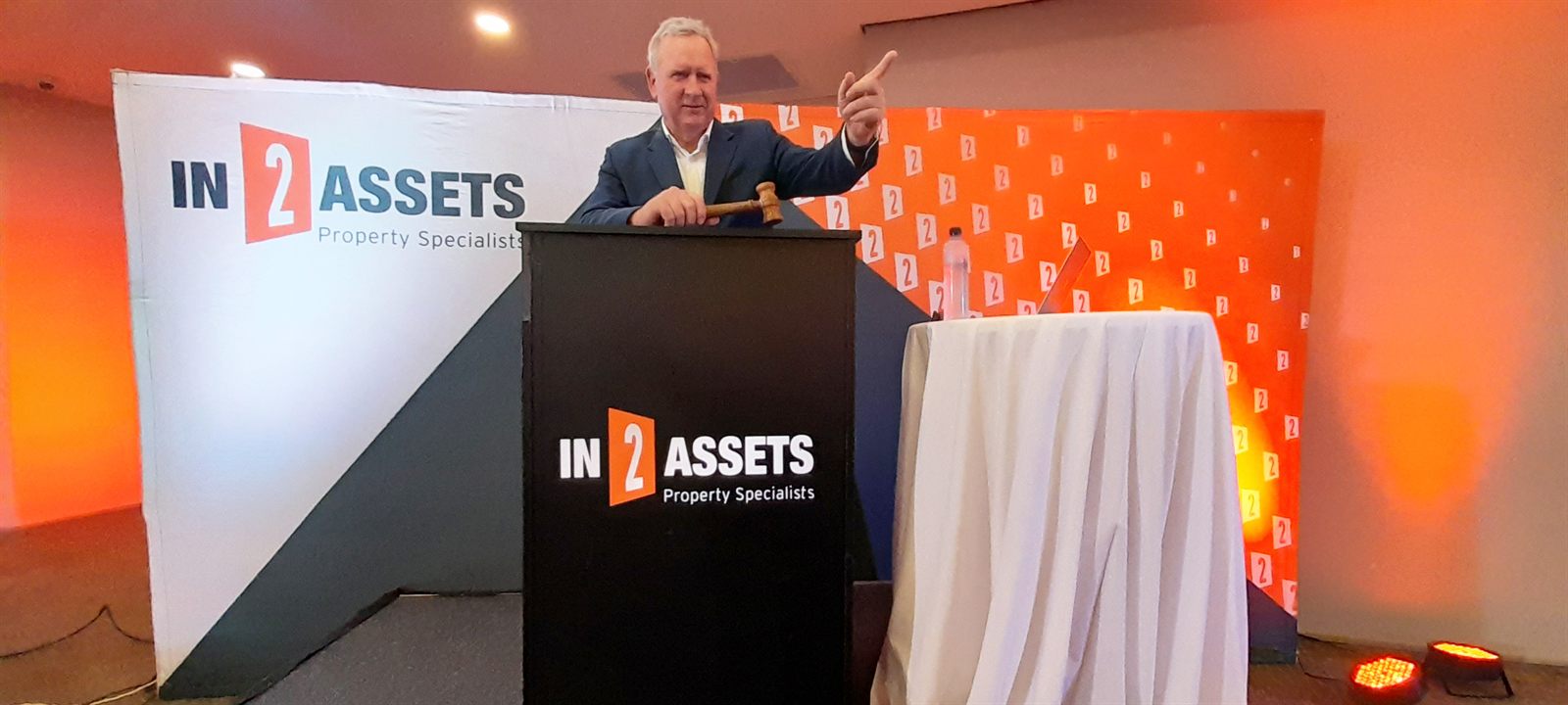 Andrew Miller calling an In2Assets property auction from the rostrum